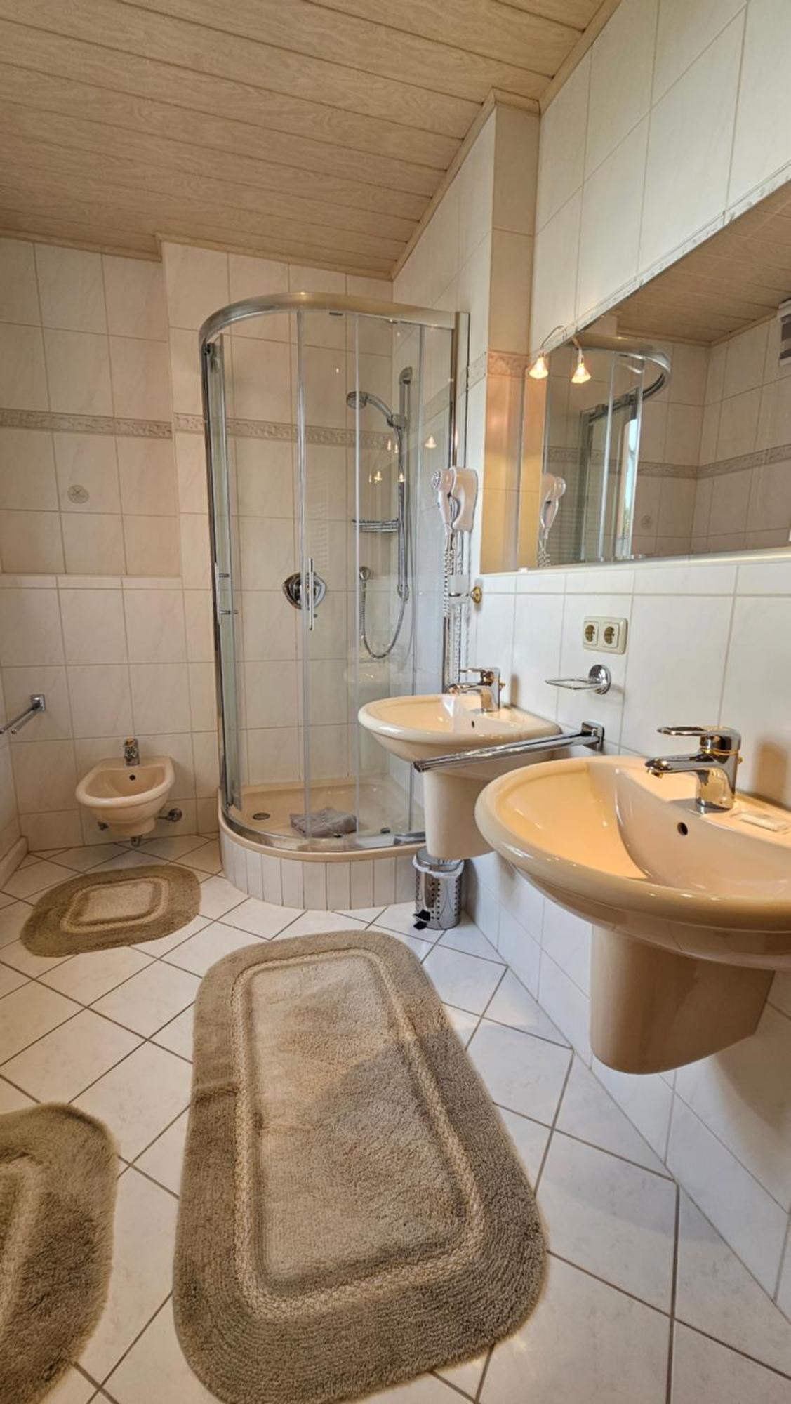 Pension Weisse Rose, Parkplatz, Fruehstueck, Wlan, Zentral Bad Elster Exteriér fotografie